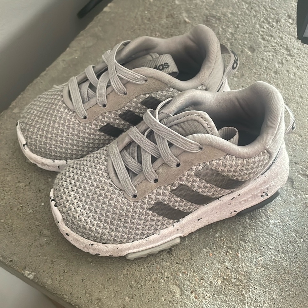 Toddler adidas -5T